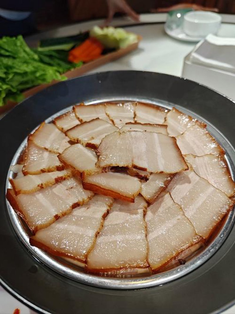 吉首石锅拌饭：传统美食的现代演绎